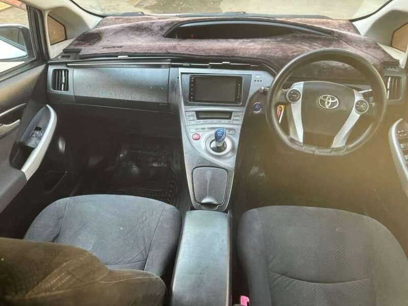 Toyota prius 2012